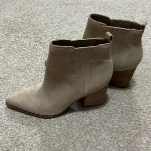 Marc Fisher boots in tan | size Women’s 11